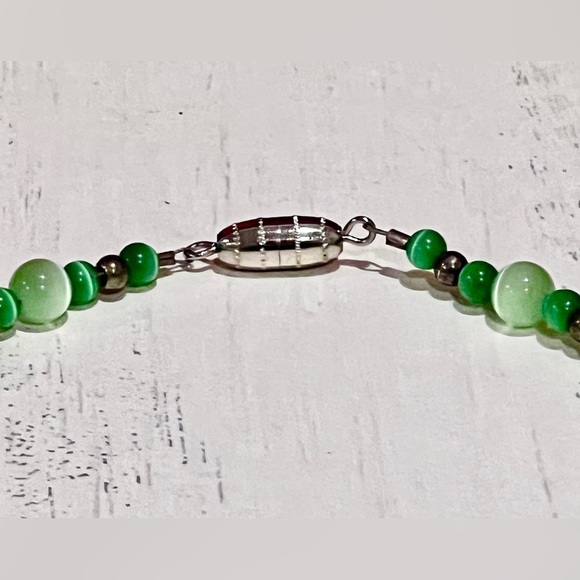 Green Cat-Eye Handmade Beaded Ankle Bracelet - Picture 6 of 6